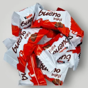 Kinder bueno mini traškus šokoladinis vaflis su riešutų kremo įdaru